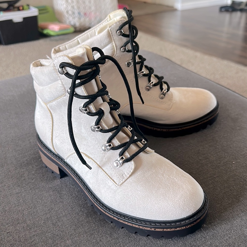 Dolce Vita Combat Boots Sz 9